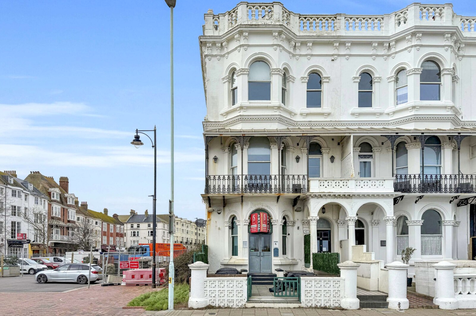 42 Marine Parade, Worthing to rent Primary Photo- Image 1 of 3