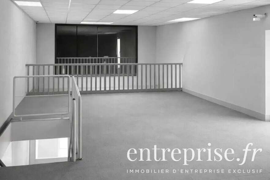 Retail in Angers for sale - Interior Photo - Image 3 of 4