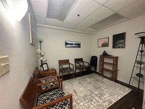 1100 Lake St, Oak Park, IL to rent Interior Photo- Image 1 of 3