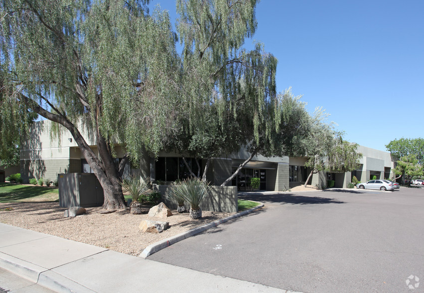 2001-2015 W Rose Garden Ln, Phoenix, AZ for sale - Primary Photo - Image 1 of 1