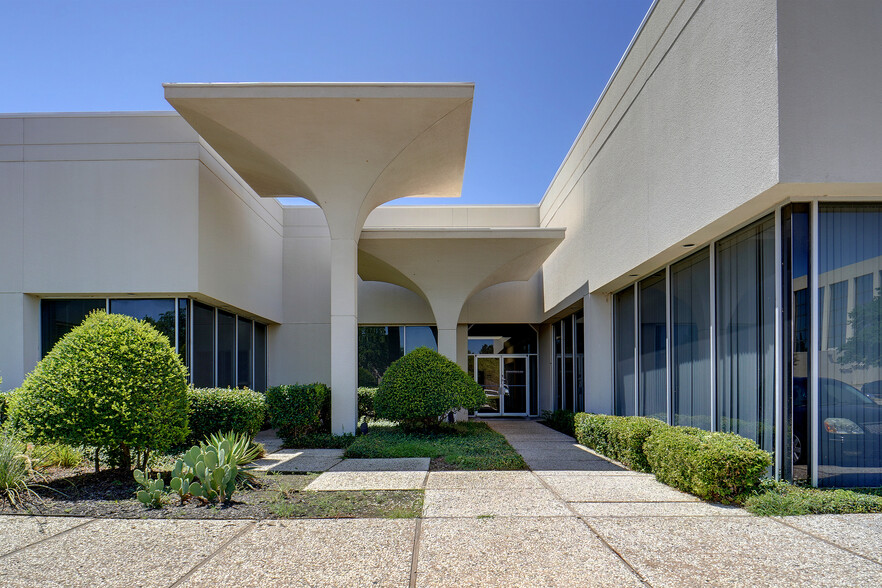 6850 Manhattan Blvd, Fort Worth, TX for rent - Building Photo - Image 1 of 13