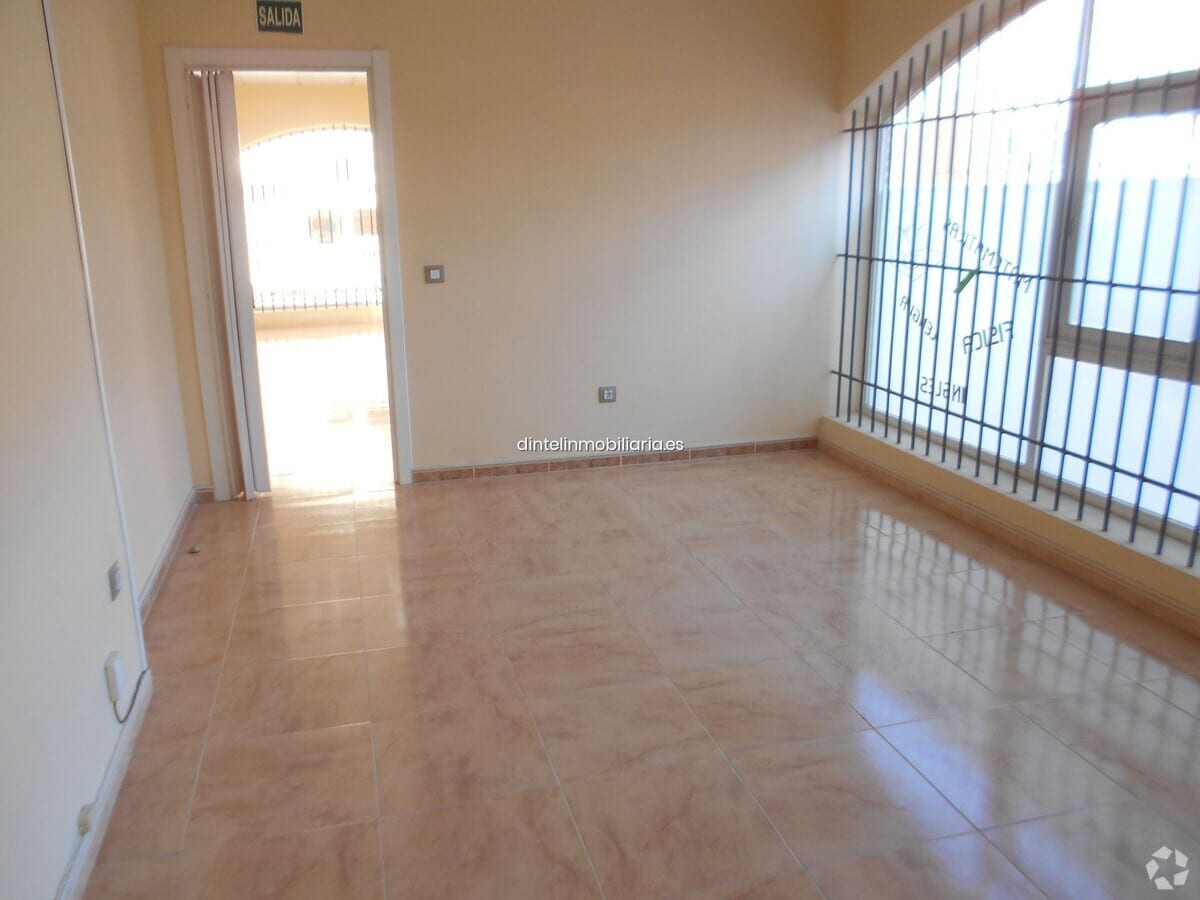 Ávila, AVI 05003 - Unit Puerta L2, Esc. 1 -  - Interior Photo - Image 2 of 9