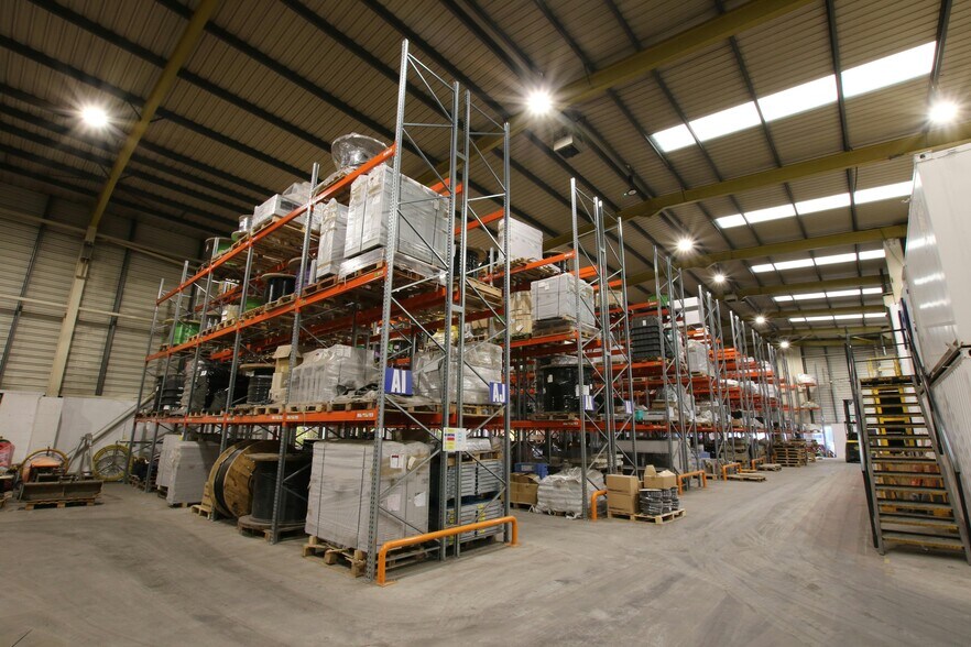 620 Europa Blvd, Warrington to rent - Interior Photo - Image 3 of 12