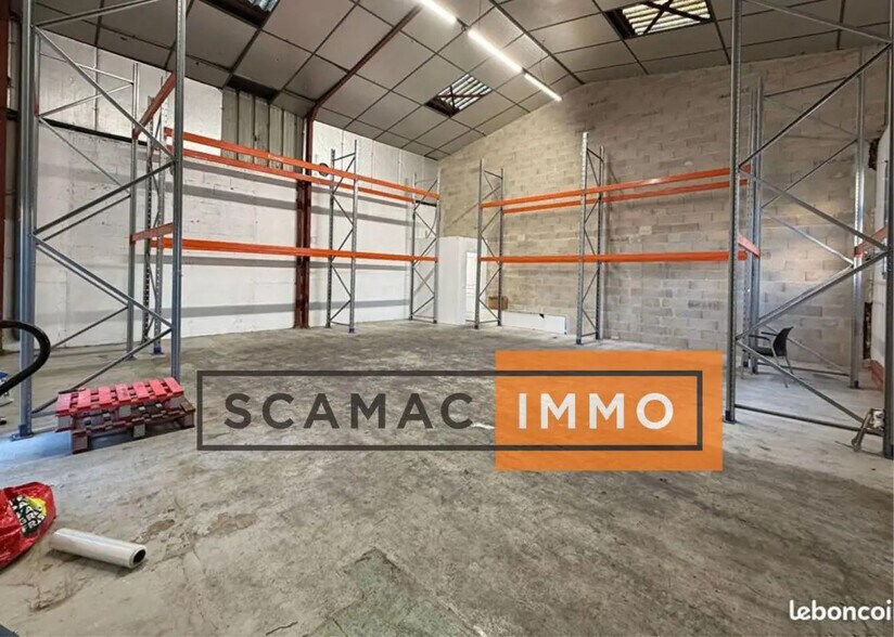 Industrial in Le Thillay to rent - Primary Photo - Image 1 of 2