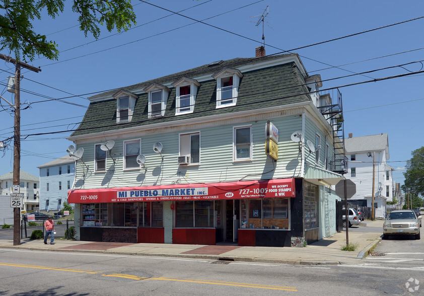 635 Dexter St, Central Falls, RI for sale - Primary Photo - Image 1 of 1