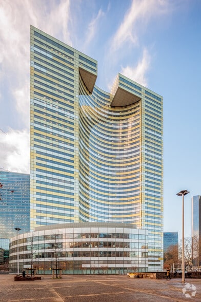 2 Avenue Gambetta, Courbevoie to rent - Building Photo - Image 2 of 5