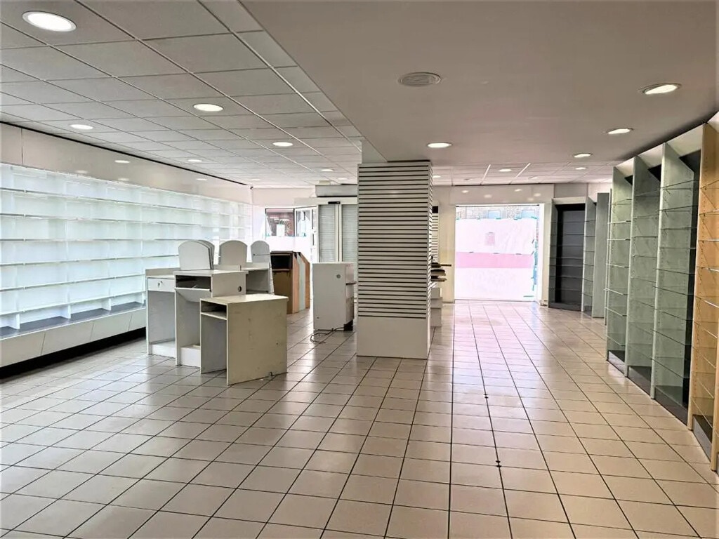 Location Commerce 250 m² - Photo 1
