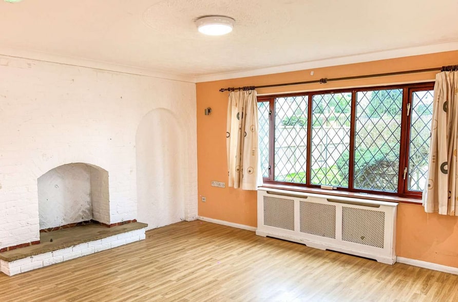 151 Tunbury Ave, Chatham for sale - Interior Photo - Image 3 of 4