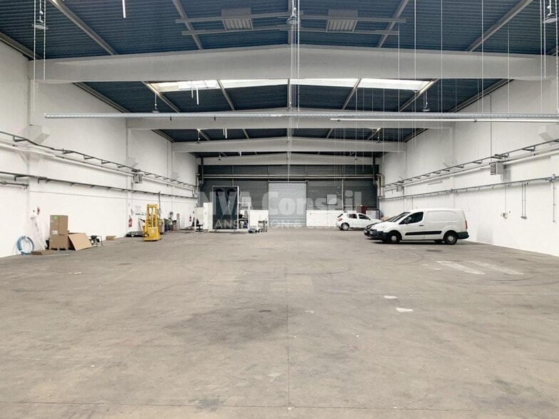 Industrial in SAINT-OUEN-L'AUMONE to rent - Building Photo - Image 2 of 6