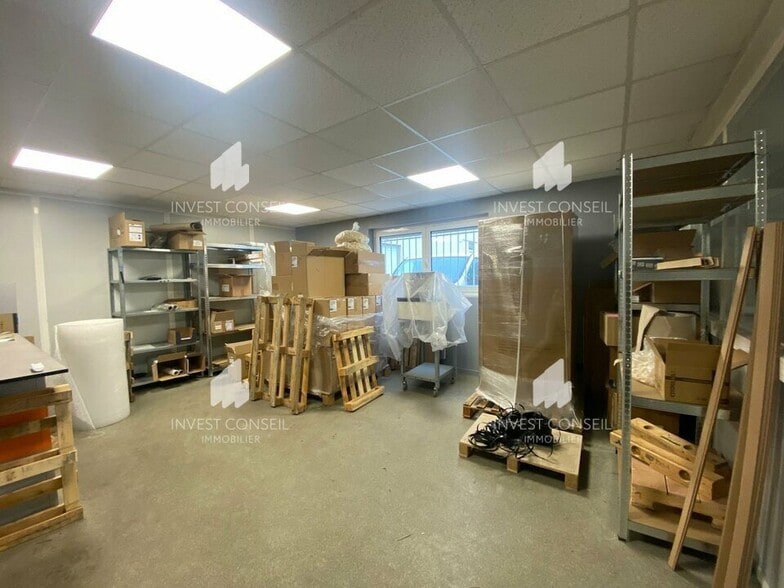 15 Rue De La Guivernone, SAINT-OUEN-L'AUMONE to rent - Interior Photo - Image 2 of 11
