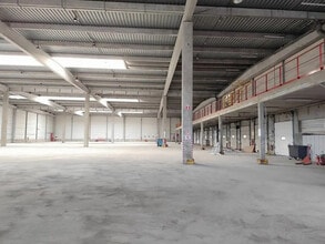 Industrial in Maurepas to rent Building Photo- Image 1 of 3