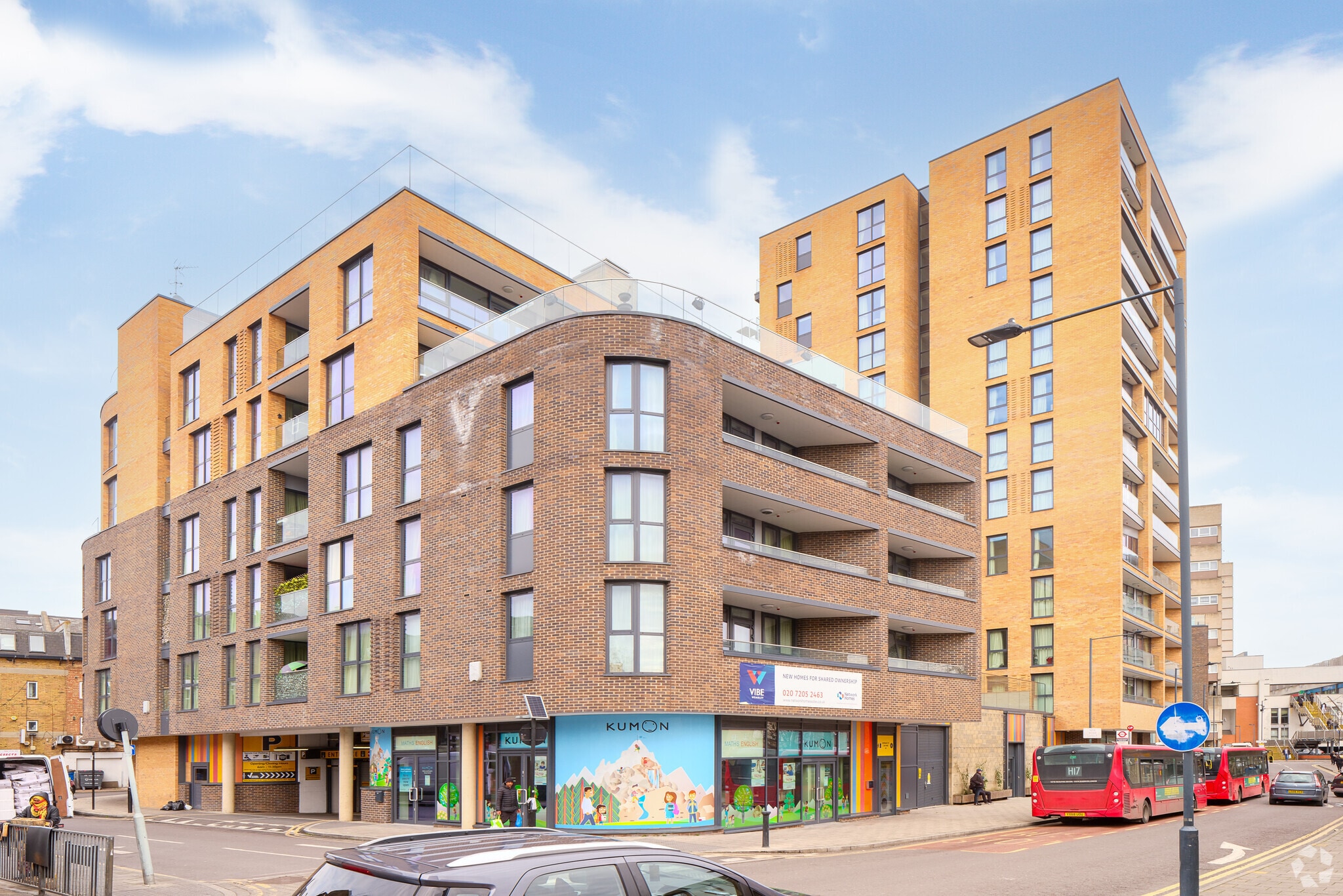 Montrose Cres, Wembley to rent Building Photo- Image 1 of 5