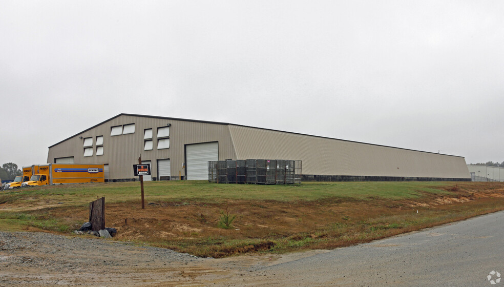 202 Industrial Dr, Emporia, VA for rent - Building Photo - Image 3 of 16