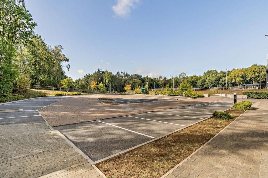 M36 Tower Rd, Stone to rent - Building Photo - Image 3 of 34