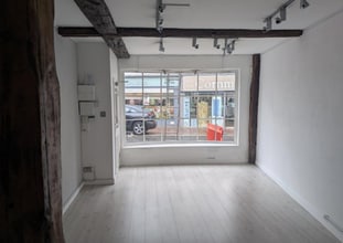117 High St, Godalming to rent Interior Photo- Image 1 of 2