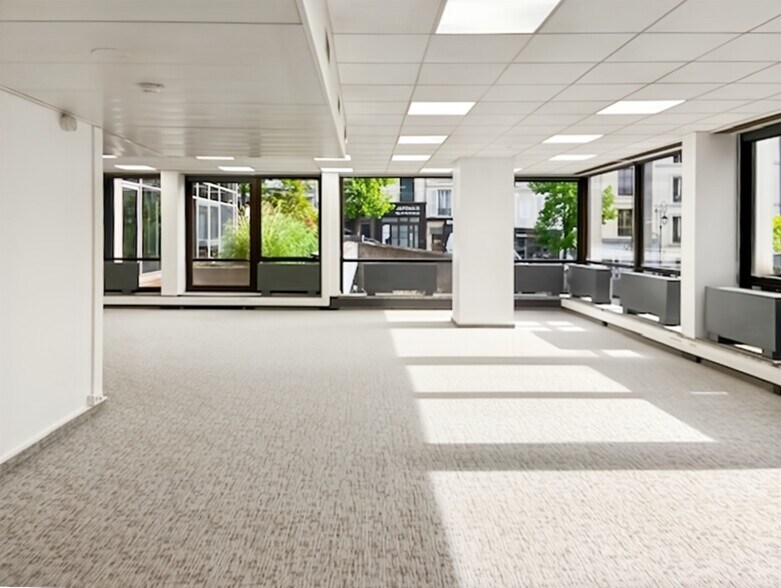 Office in Saint-Cloud to rent - Interior Photo - Image 1 of 5