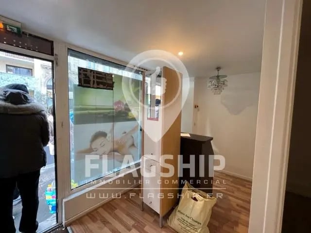 Retail in Paris for sale - Interior Photo - Image 1 of 9
