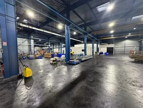 Light Industrial in Jouy-le-Moutier to rent Interior Photo- Image 1 of 10