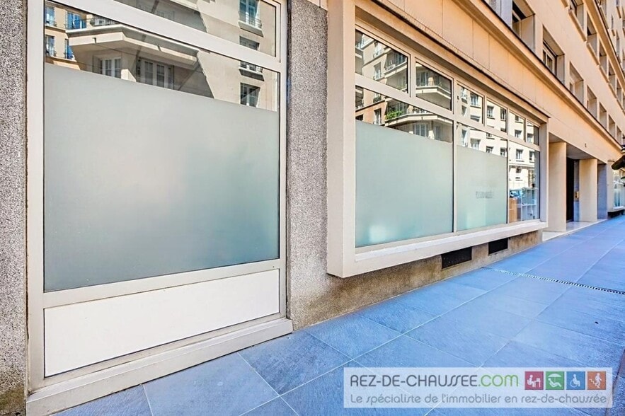 Retail in Paris for sale - Building Photo - Image 1 of 10