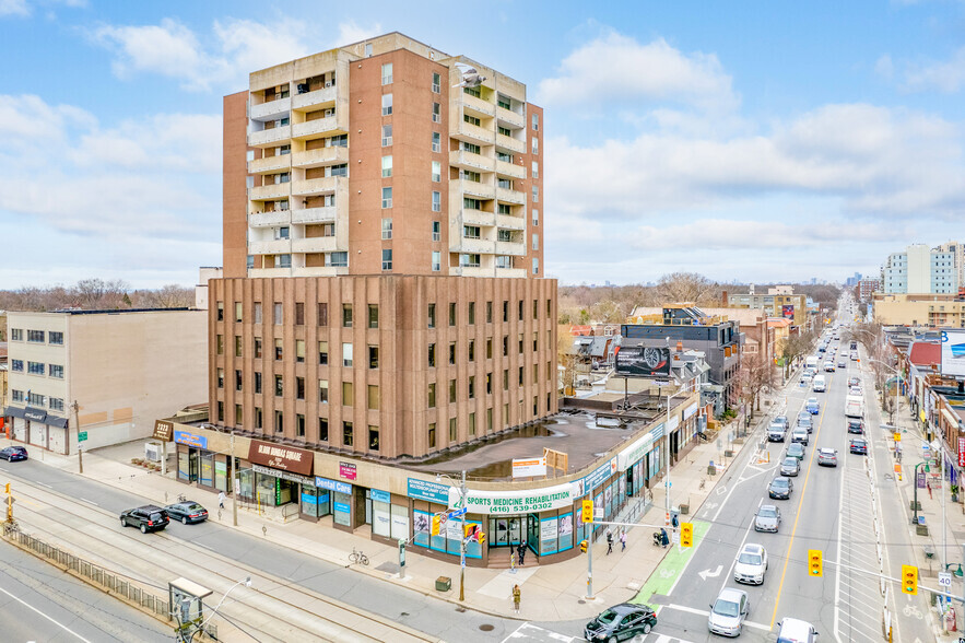 2329-2333 Dundas St W, Toronto, ON for rent - Building Photo - Image 1 of 4