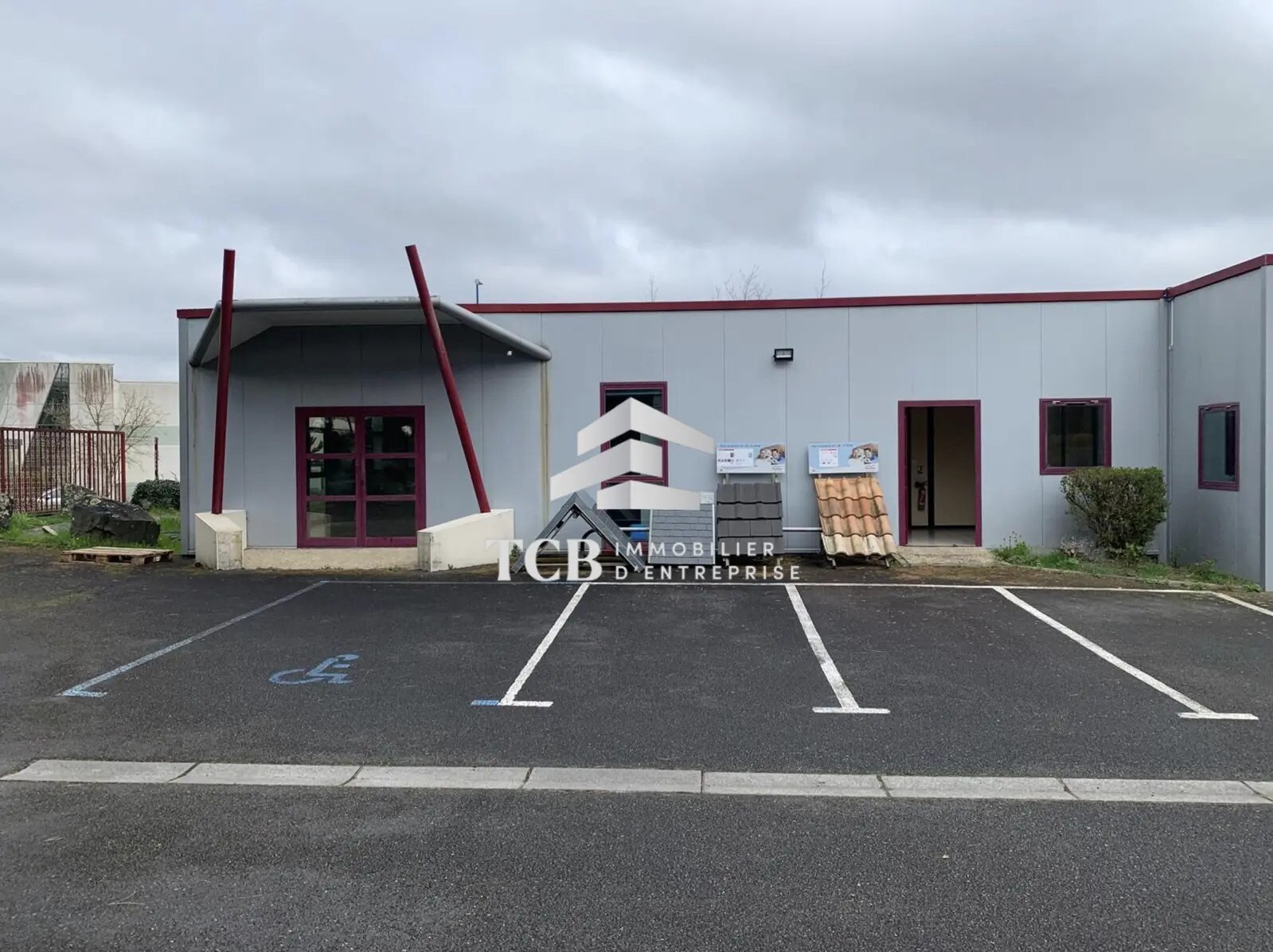 Office in La Chapelle-sur-Erdre for sale Building Photo- Image 1 of 11