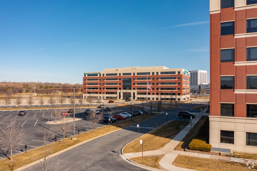 880 W Long Lake Rd, Troy, MI to rent - Building Photo - Image 3 of 5