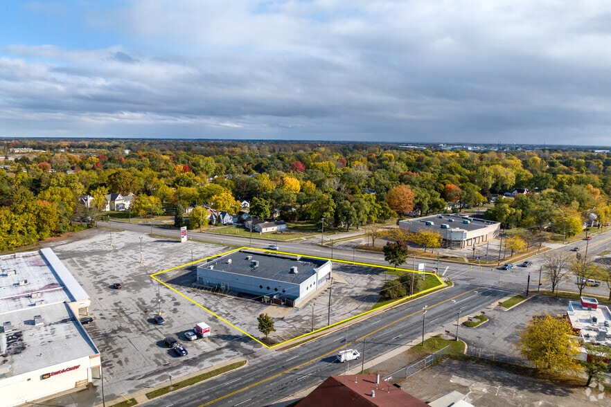 3403 E Genesee Ave, Saginaw, MI for rent - Aerial - Image 3 of 16