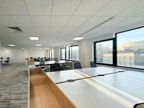 593-599 Fulham Rd, London to rent Building Photo- Image 1 of 37