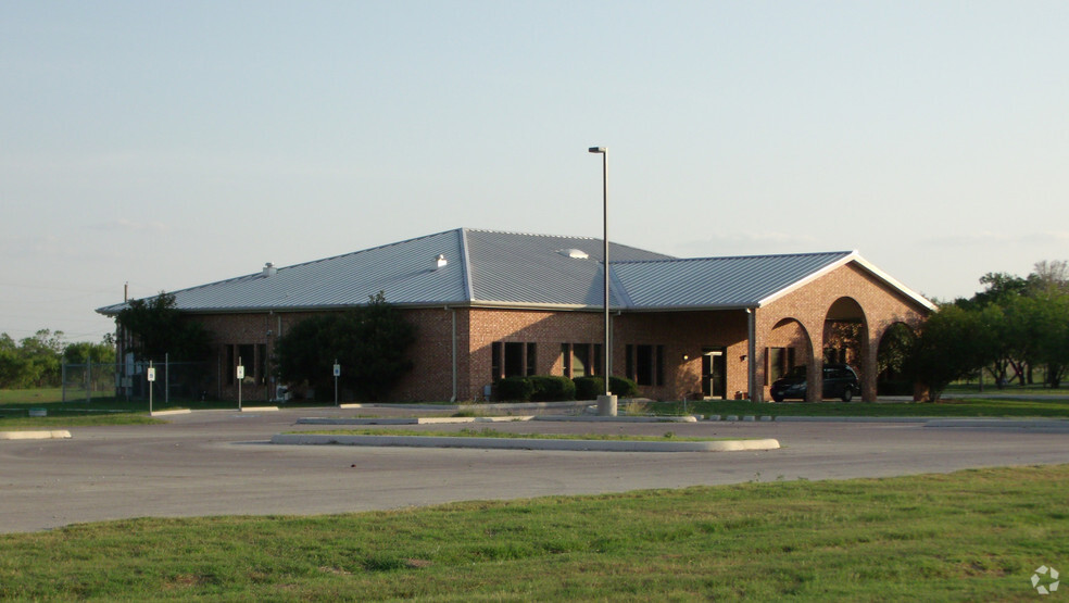 7704 S Loop 1604 East, Elmendorf, TX for sale - Primary Photo - Image 1 of 14