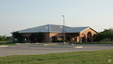 7704 S Loop 1604 East, Elmendorf, TX for sale Primary Photo- Image 1 of 15