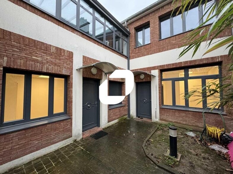 1 Bis Rue Jean Le Galleu, Ivry-sur-Seine to rent - Building Photo - Image 2 of 7