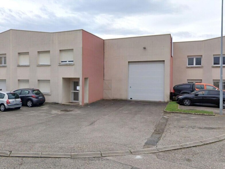 Light Industrial in Genas to rent - Building Photo - Image 1 of 4