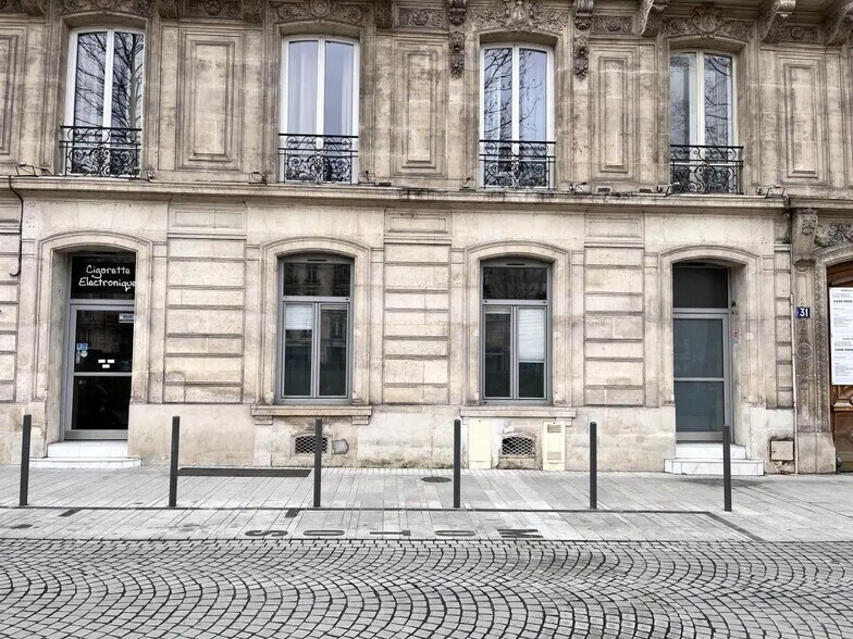 31 Avenue Charles De Gaulle, Neuilly-sur-Seine to rent - Building Photo - Image 2 of 6