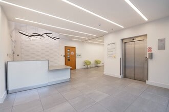 Guilford Rd, Leatherhead to rent Interior Photo- Image 2 of 2