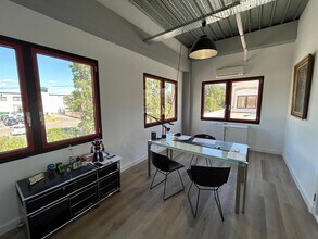 Chemin De L'Aumone-Vieille, Aubagne to rent Interior Photo- Image 2 of 4