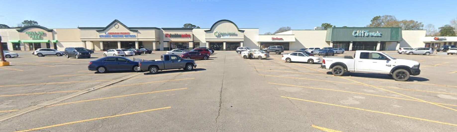 2001 NW Evangeline Trwy, Lafayette, LA to rent Building Photo- Image 1 of 15