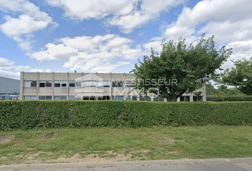 Industrial in Buc to rent - Building Photo - Image 2 of 3