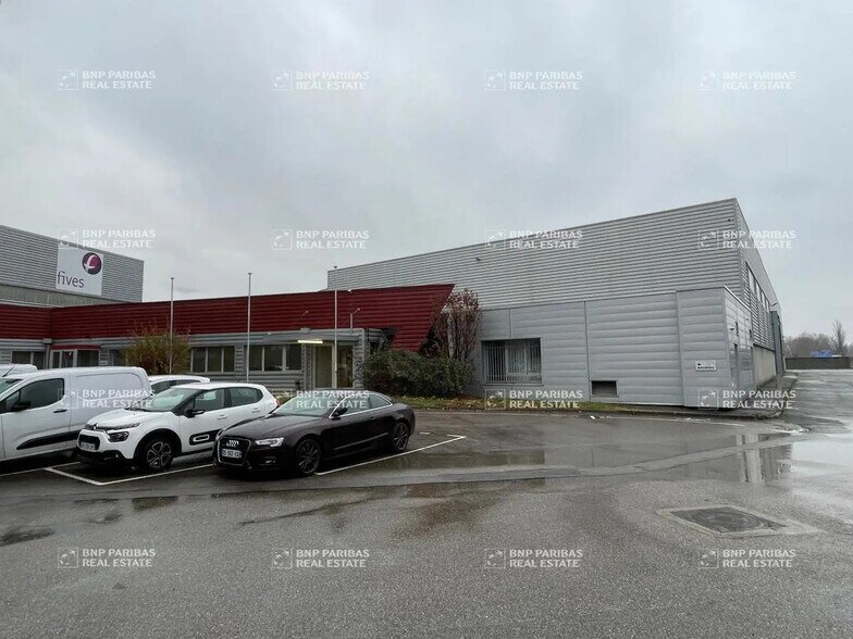 Light Industrial in Échirolles to rent - Building Photo - Image 2 of 8