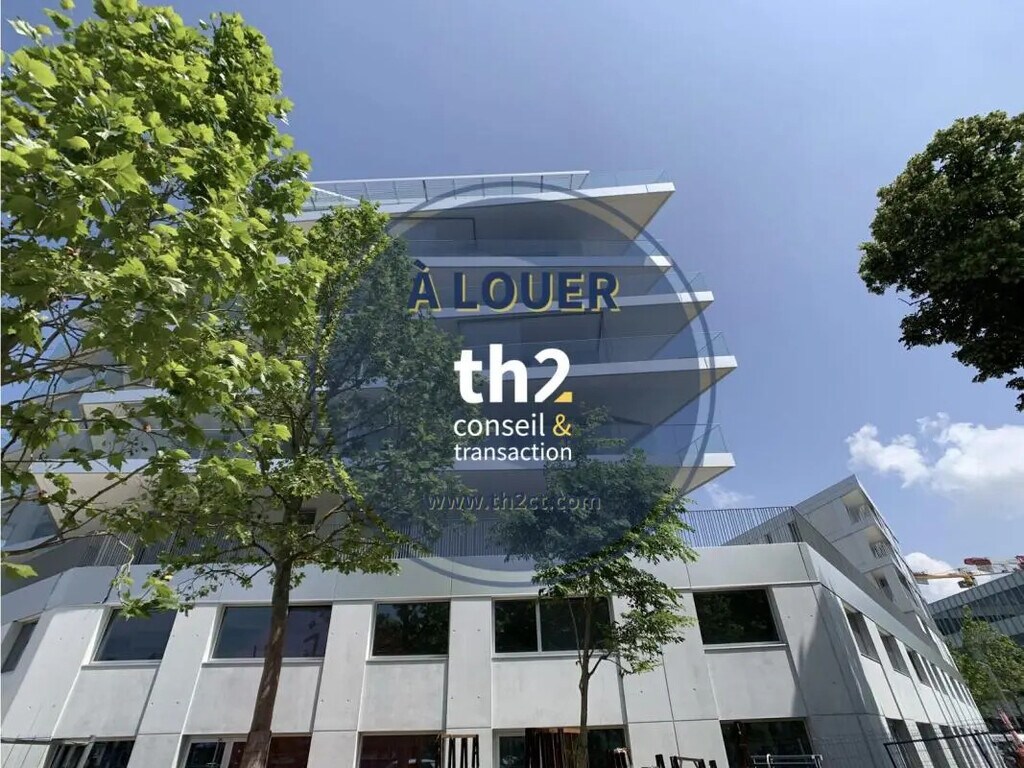 Location Bureaux 215 m² - Photo 1