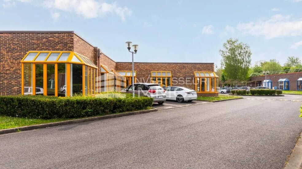 Light Industrial in Croissy-Beaubourg to rent - Building Photo - Image 2 of 4