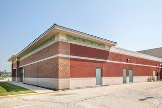 980 Elk Grove Town Ctr, Elk Grove Village, IL to rent Building Photo- Image 2 of 5