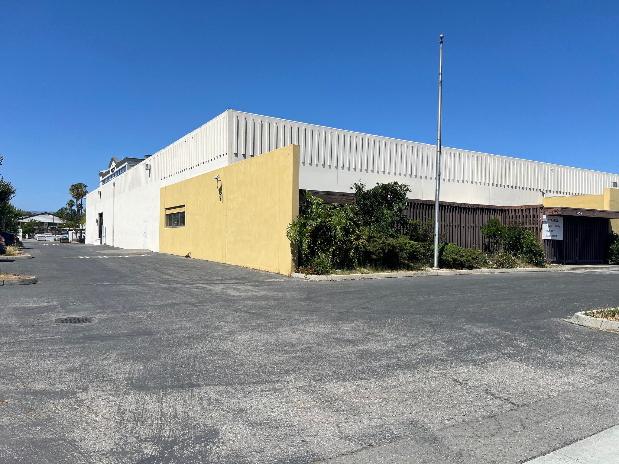 3550 Thomas Rd, Santa Clara, CA to rent Interior Photo- Image 1 of 2