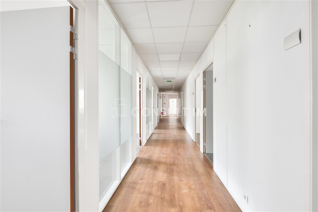 Office in Suresnes for sale Interior Photo- Image 1 of 9