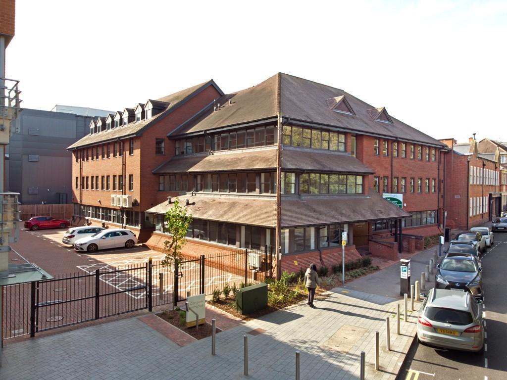 Victoria Rd S, Chelmsford to rent Building Photo- Image 1 of 15
