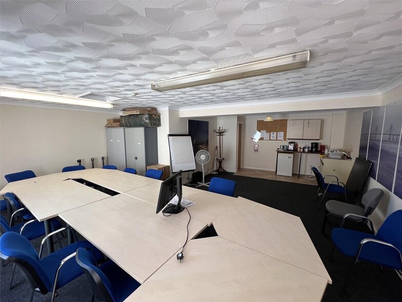 5 Bank St, Chepstow for sale - Interior Photo - Image 2 of 9