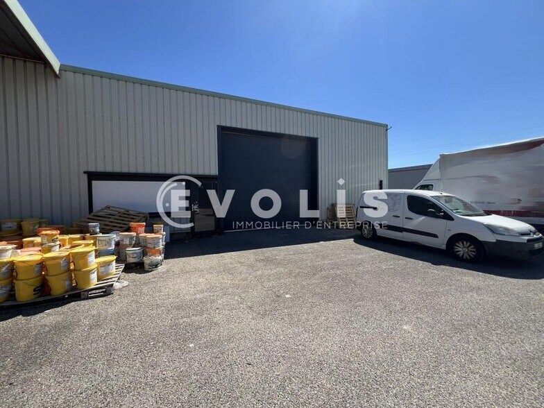 Light Industrial in Beynost to rent - Building Photo - Image 3 of 10