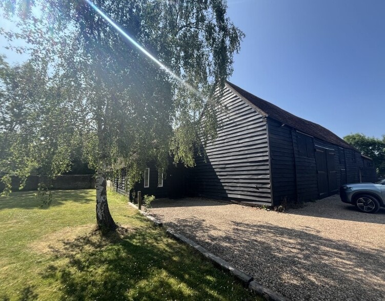 Hatfield Rd, Colney Heath to rent - Primary Photo - Image 1 of 1