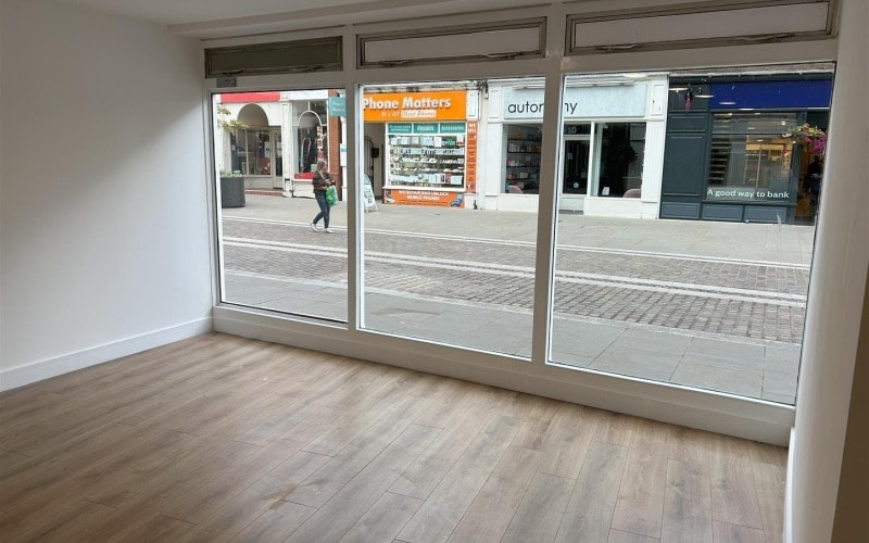 55 Commercial St, Hereford to rent - Interior Photo - Image 2 of 3