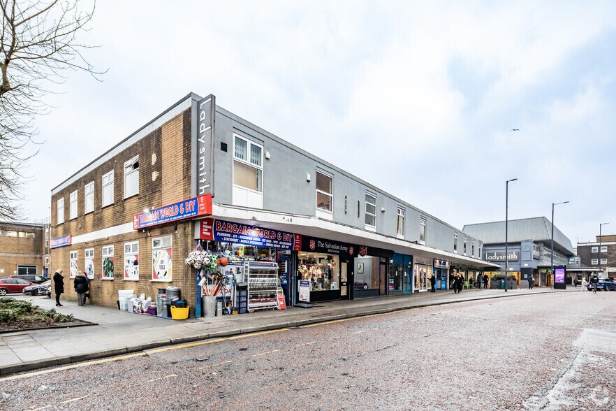 Old St, Ashton Under Lyne to rent - Building Photo - Image 3 of 10