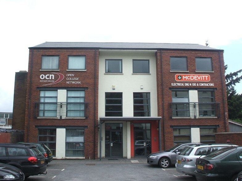 212-218 Upper Newtownards Rd, Belfast to rent - Primary Photo - Image 1 of 3
